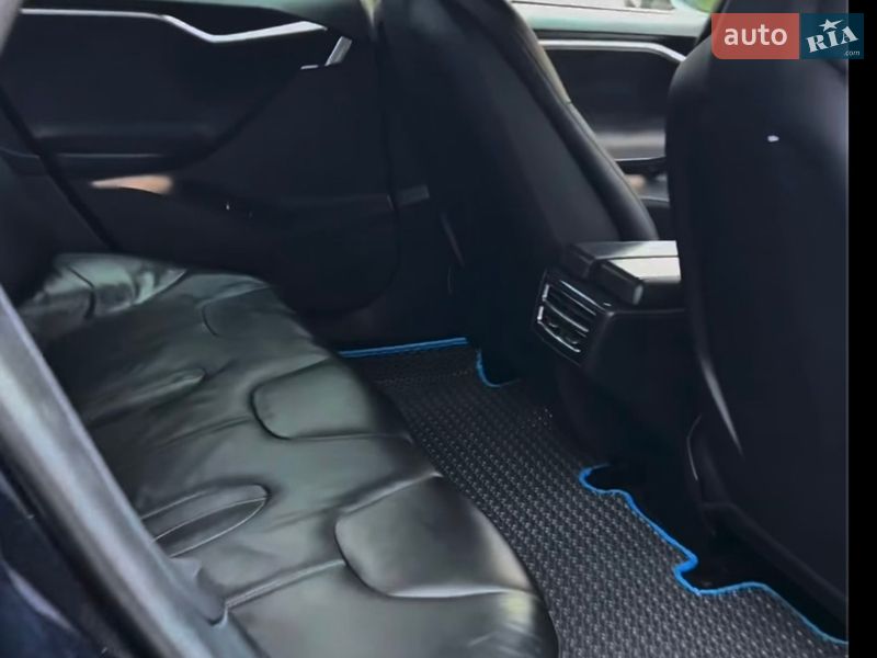 Ліфтбек Tesla Model S 2013 в Вінниці