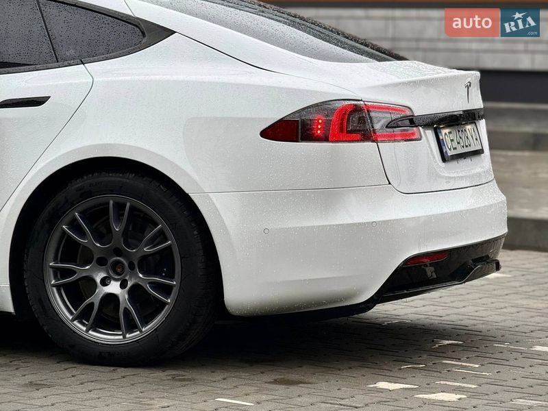 Лифтбек Tesla Model S 2022 в Черновцах