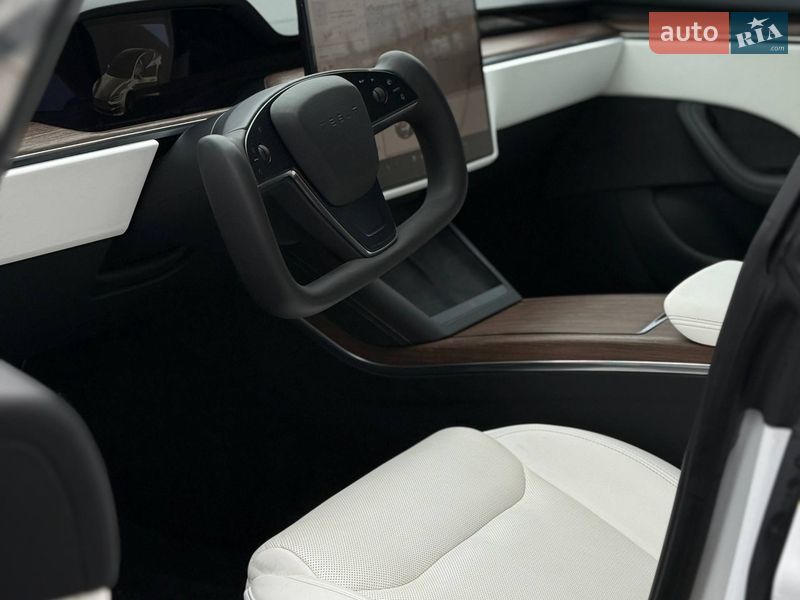 Лифтбек Tesla Model S 2022 в Черновцах