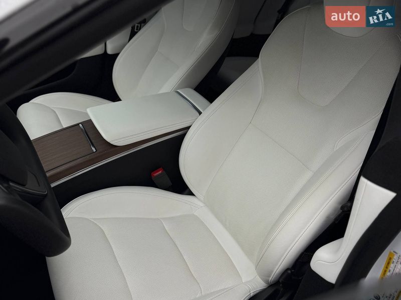 Лифтбек Tesla Model S 2022 в Черновцах