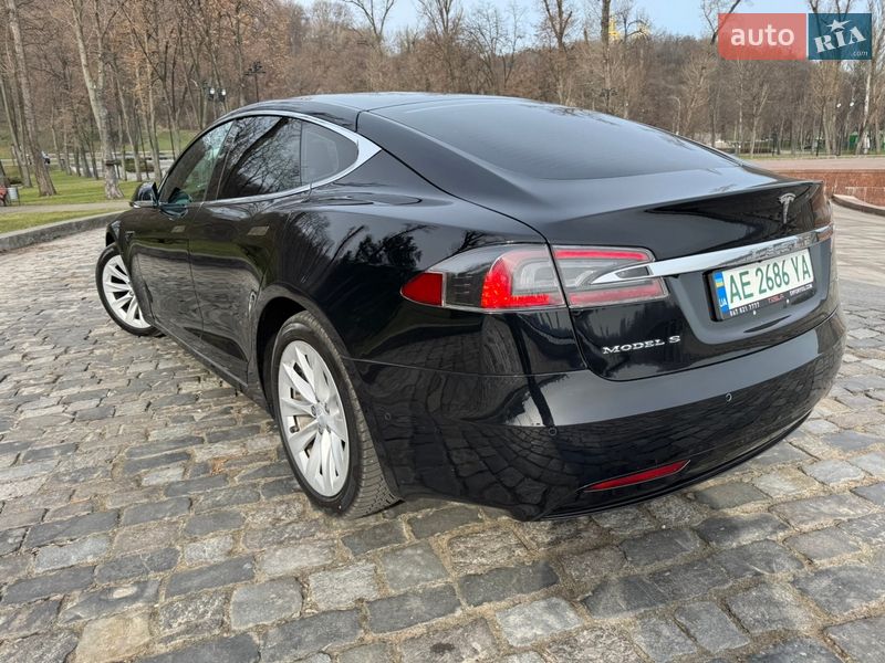 Лифтбек Tesla Model S 2017 в Киеве фото 5 Лифтбек Tesla Model S 2017 в Киеве