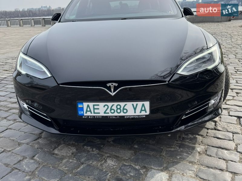 Лифтбек Tesla Model S 2017 в Киеве фото 8 Лифтбек Tesla Model S 2017 в Киеве