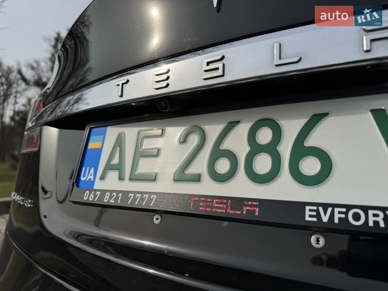 Лифтбек Tesla Model S 2017 в Киеве фото 16 Лифтбек Tesla Model S 2017 в Киеве