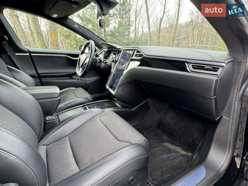 Лифтбек Tesla Model S 2017 в Киеве фото 35 Лифтбек Tesla Model S 2017 в Киеве