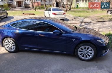 Ліфтбек Tesla Model S 2017 в Кропивницькому