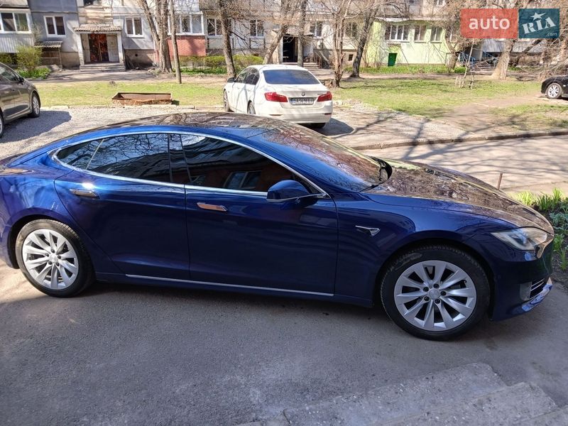 Ліфтбек Tesla Model S 2017 в Кропивницькому