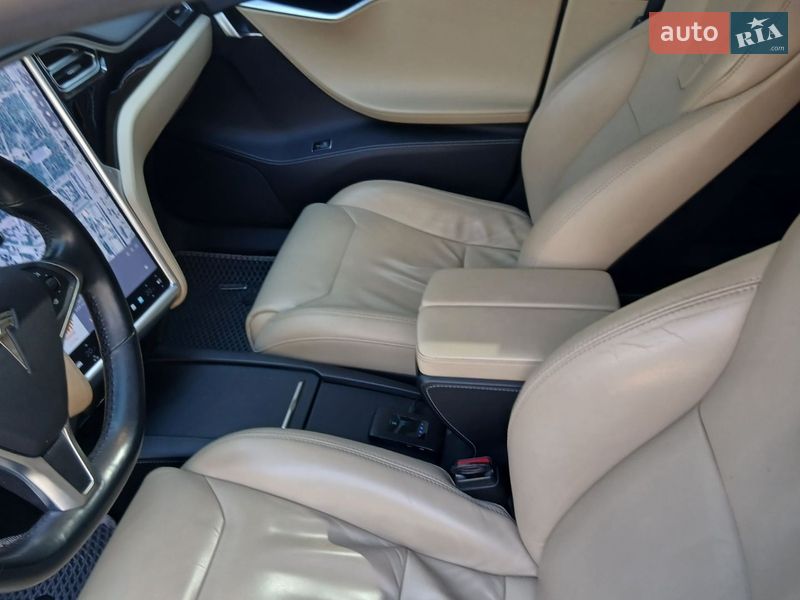 Ліфтбек Tesla Model S 2017 в Кропивницькому