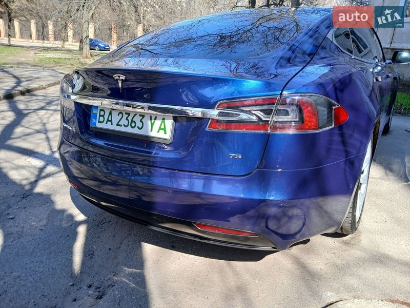 Ліфтбек Tesla Model S 2017 в Кропивницькому