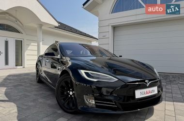 Лифтбек Tesla Model S 2017 в Ивано-Франковске