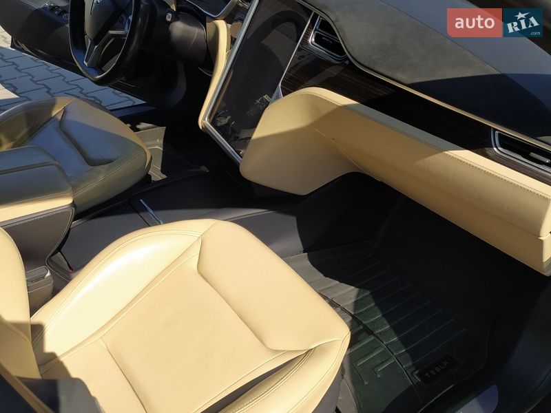 Ліфтбек Tesla Model S 2016 в Чернівцях фото 5 Ліфтбек Tesla Model S 2016 в Чернівцях