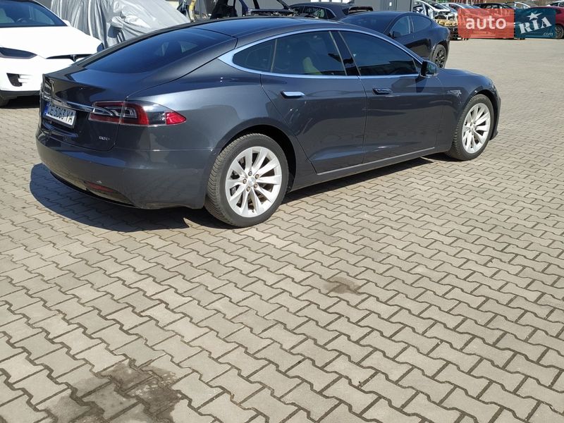 Ліфтбек Tesla Model S 2016 в Чернівцях фото 3 Ліфтбек Tesla Model S 2016 в Чернівцях