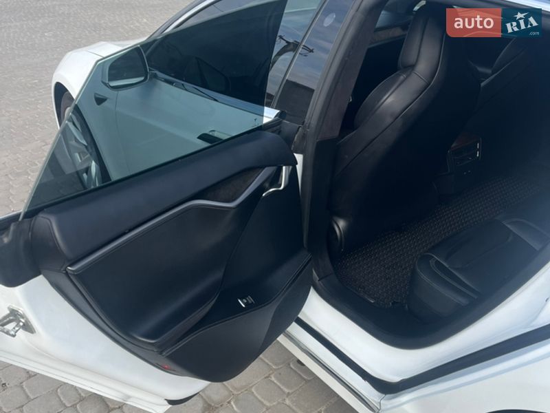 Ліфтбек Tesla Model S 2019 в Первомайську