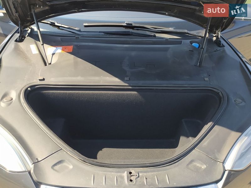 Ліфтбек Tesla Model S 2016 в Чернівцях фото 20 Ліфтбек Tesla Model S 2016 в Чернівцях