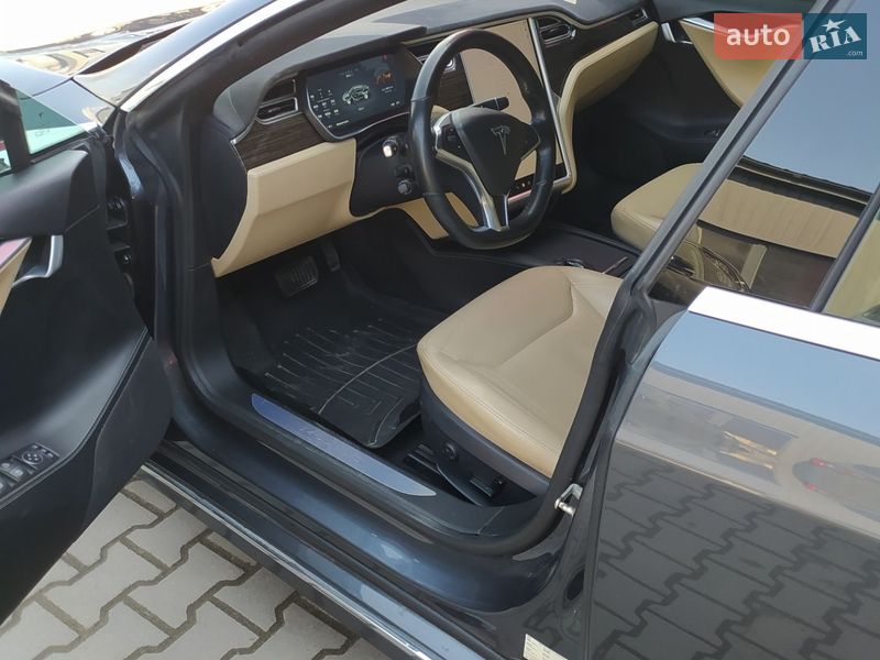 Ліфтбек Tesla Model S 2016 в Чернівцях фото 28 Ліфтбек Tesla Model S 2016 в Чернівцях