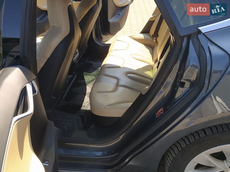 Ліфтбек Tesla Model S 2016 в Чернівцях фото 38 Ліфтбек Tesla Model S 2016 в Чернівцях