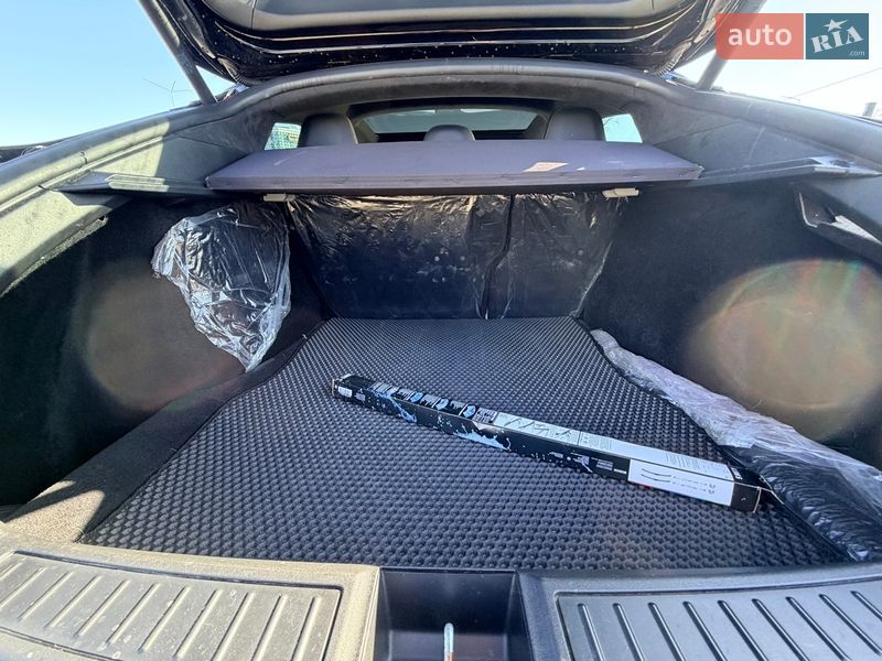 Лифтбек Tesla Model S 2019 в Киеве