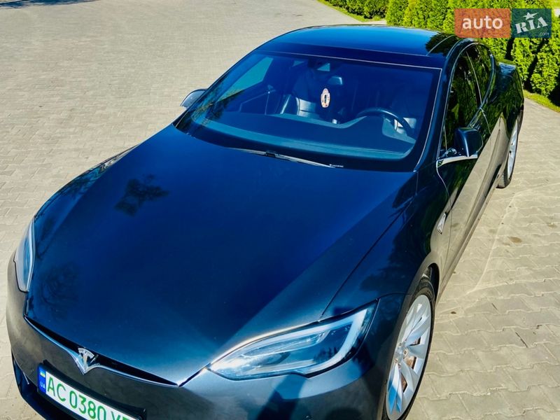 Tesla Model S 2016