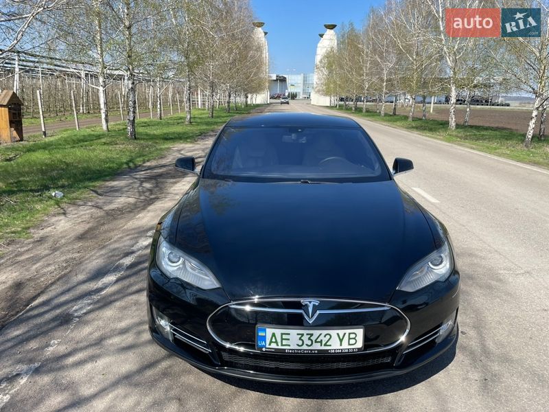 Ліфтбек Tesla Model S 2014 в Дніпрі