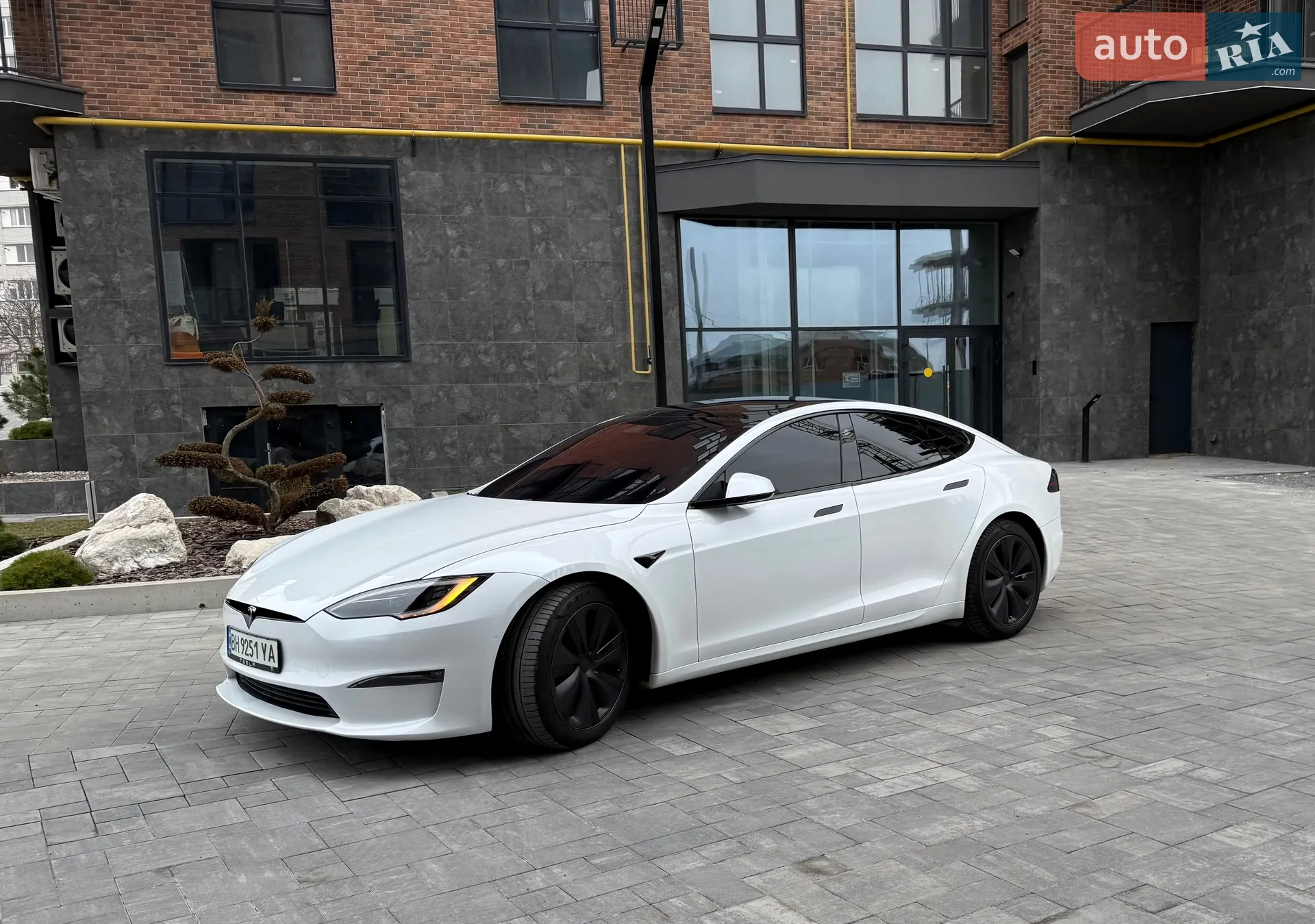 2022 Tesla Model S - фото 1