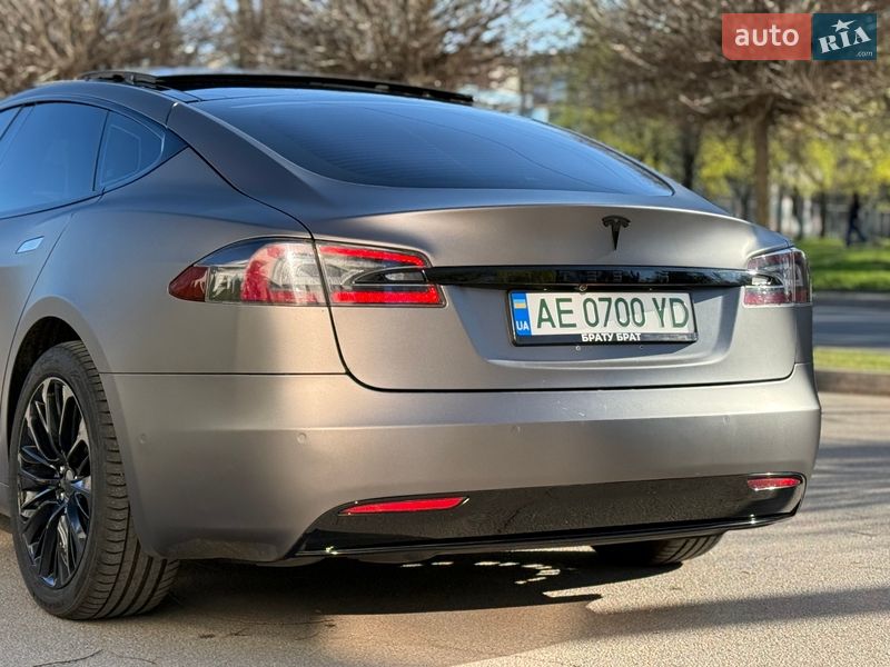 Лифтбек Tesla Model S 2016 в Днепре