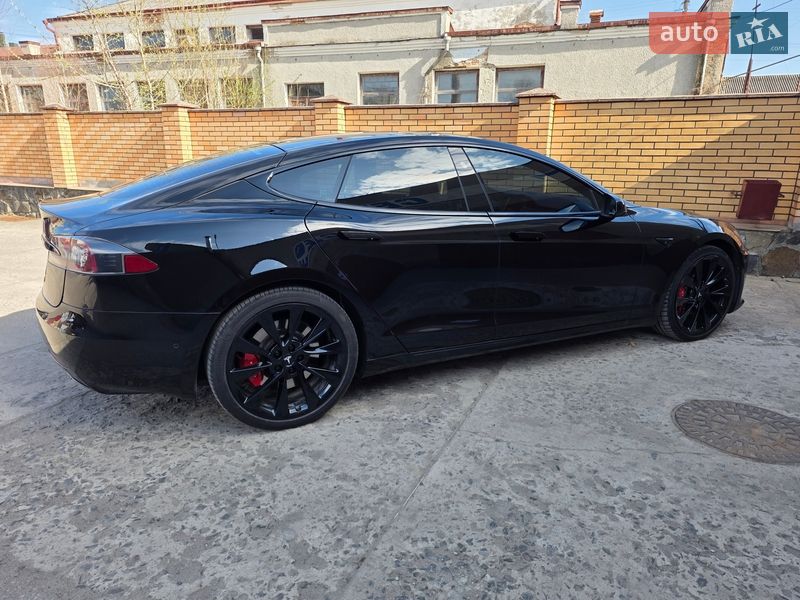 Ліфтбек Tesla Model S 2018 в Володимирі фото 14 Ліфтбек Tesla Model S 2018 в Володимирі