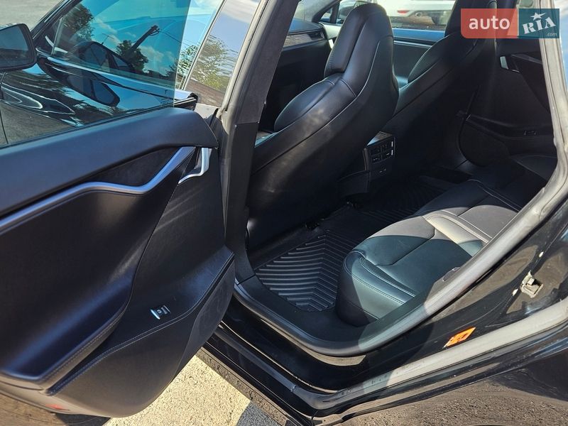 Ліфтбек Tesla Model S 2018 в Володимирі фото 22 Ліфтбек Tesla Model S 2018 в Володимирі
