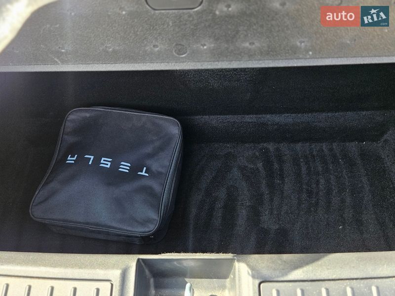 Ліфтбек Tesla Model S 2018 в Володимирі фото 26 Ліфтбек Tesla Model S 2018 в Володимирі