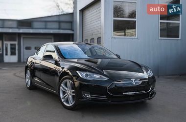 Лифтбек Tesla Model S 2015 в Черновцах