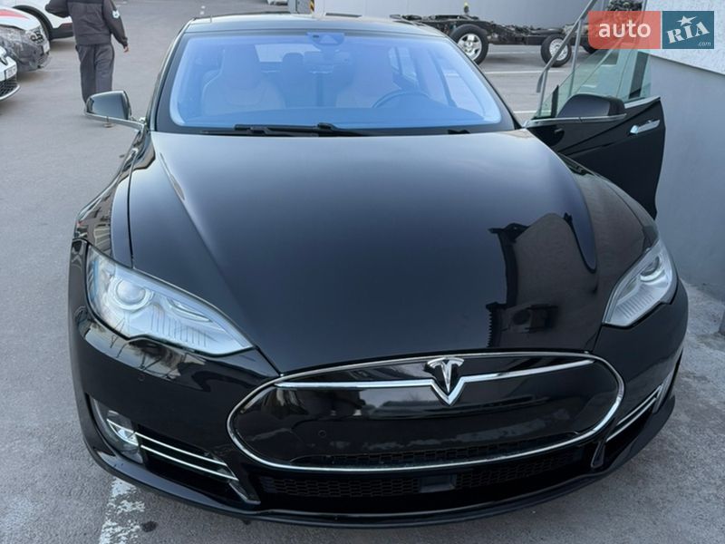Ліфтбек Tesla Model S 2015 в Чернівцях фото 2 Ліфтбек Tesla Model S 2015 в Чернівцях
