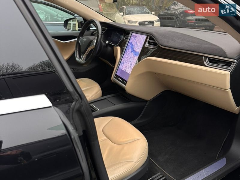 Ліфтбек Tesla Model S 2015 в Чернівцях фото 10 Ліфтбек Tesla Model S 2015 в Чернівцях