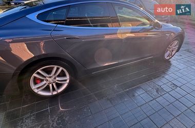 Лифтбек Tesla Model S 2015 в Мерефа