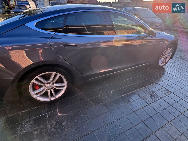 Лифтбек Tesla Model S 2015 в Мерефа