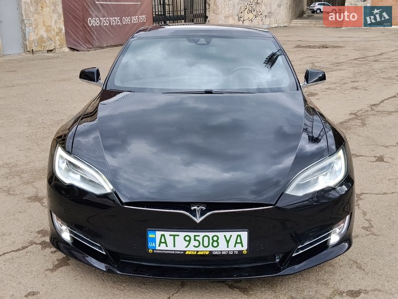 Лифтбек Tesla Model S 2016 в Ивано-Франковске