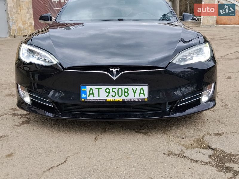 Лифтбек Tesla Model S 2016 в Ивано-Франковске