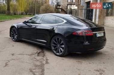 Лифтбек Tesla Model S 2016 в Ивано-Франковске