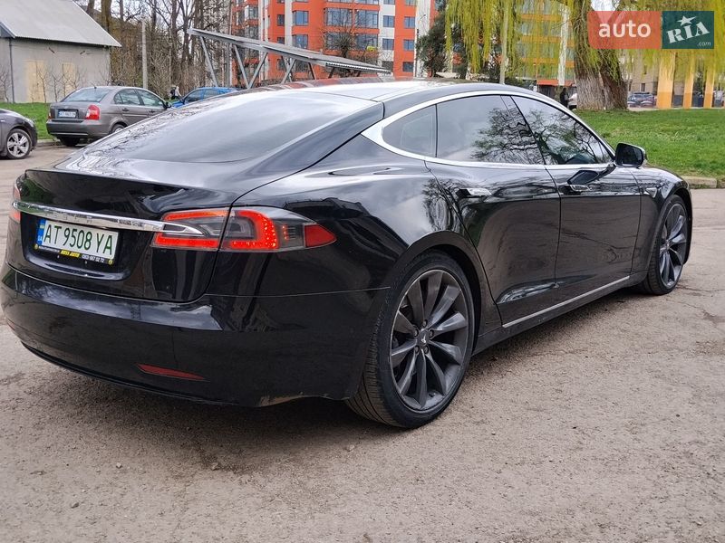 Лифтбек Tesla Model S 2016 в Ивано-Франковске