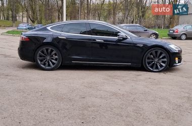 Лифтбек Tesla Model S 2016 в Ивано-Франковске