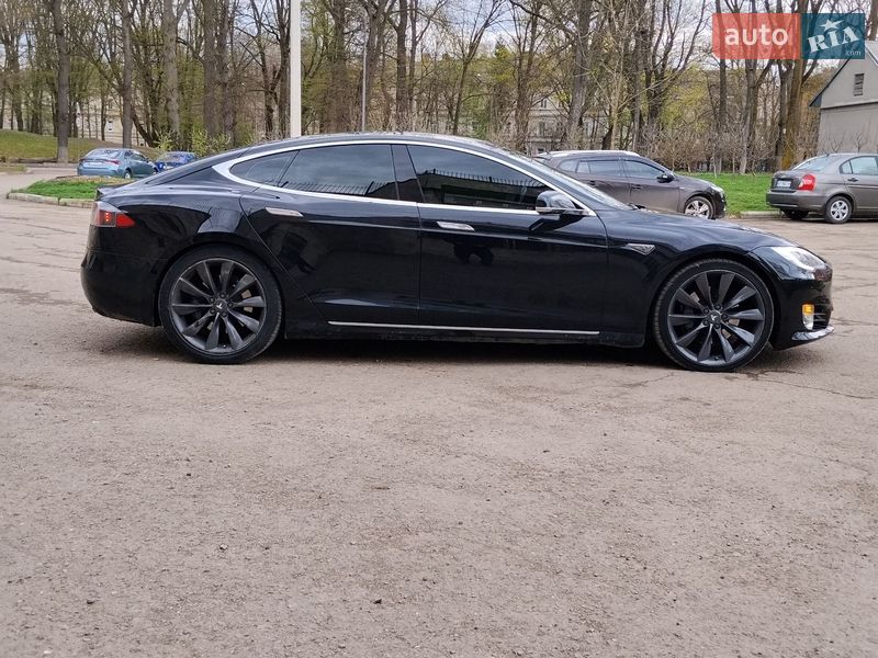 Лифтбек Tesla Model S 2016 в Ивано-Франковске