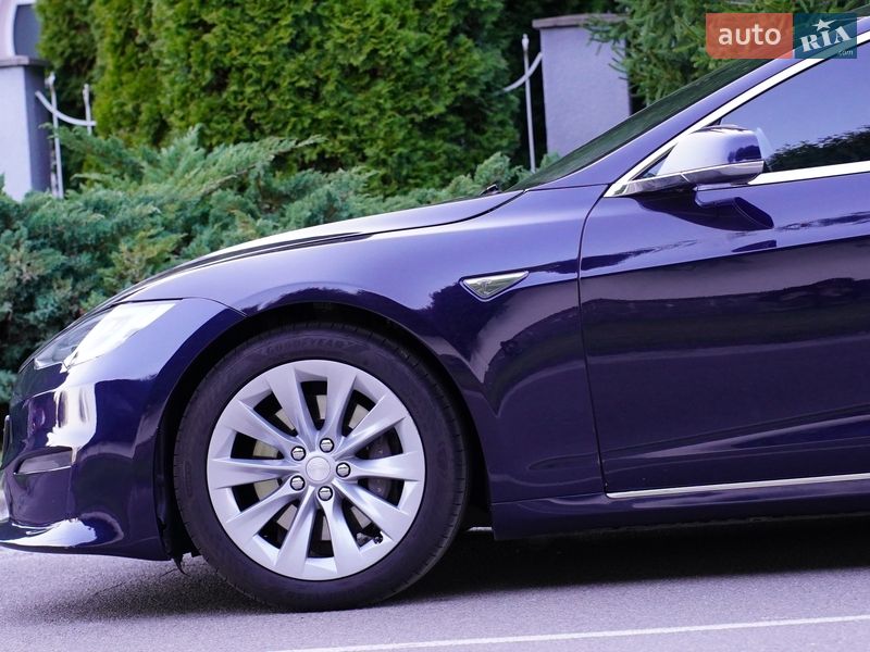 Ліфтбек Tesla Model S 2014 в Києві