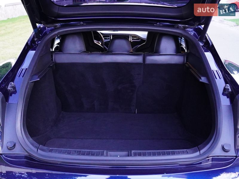 Ліфтбек Tesla Model S 2014 в Києві