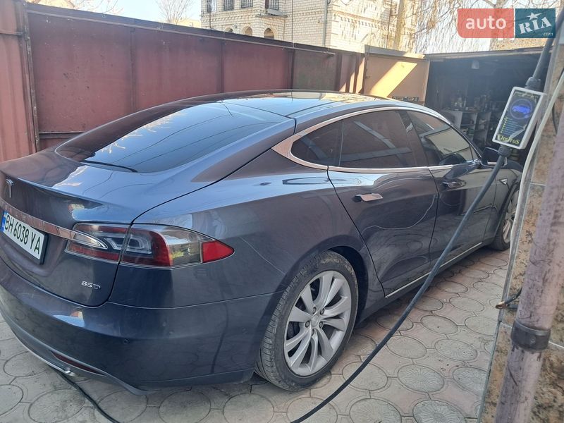 Лифтбек Tesla Model S 2015 в Одессе