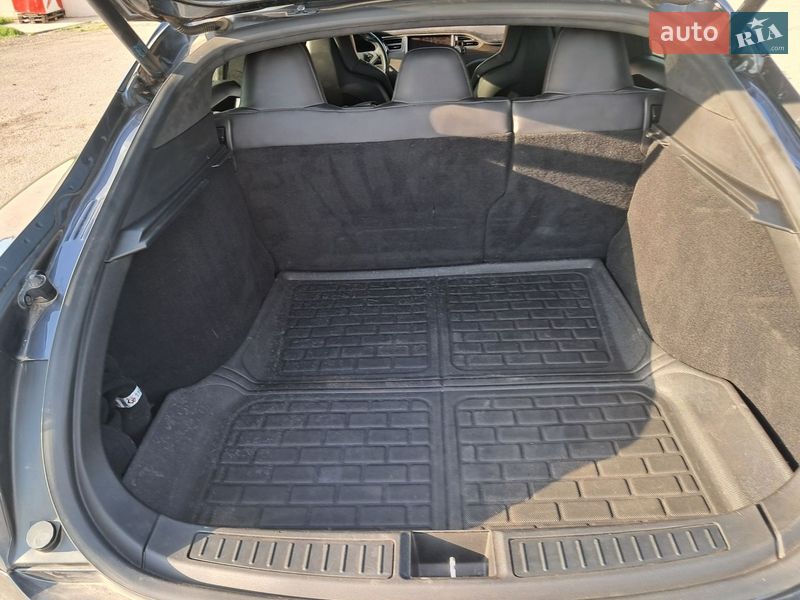 Лифтбек Tesla Model S 2015 в Одессе