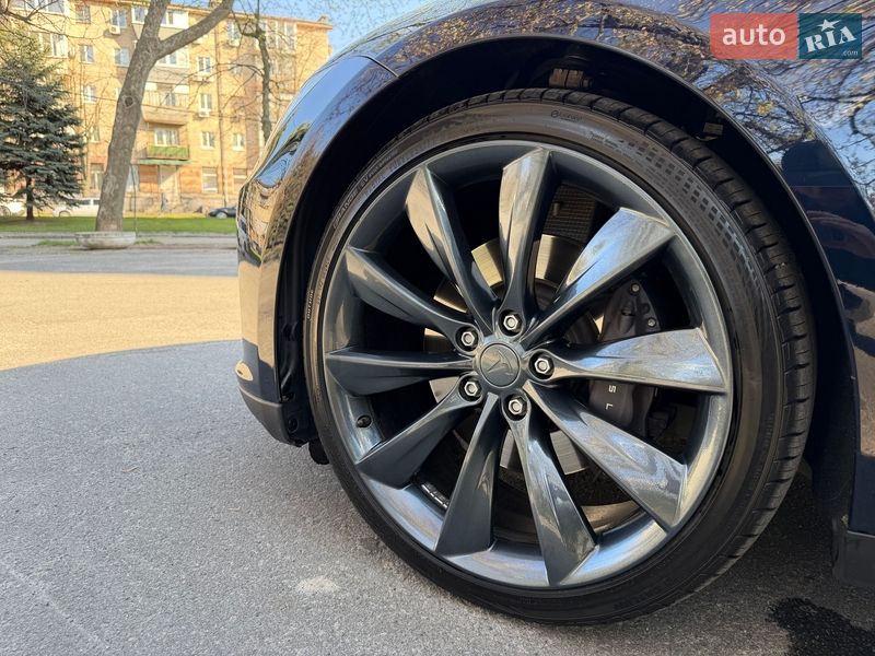 Лифтбек Tesla Model S 2013 в Днепре