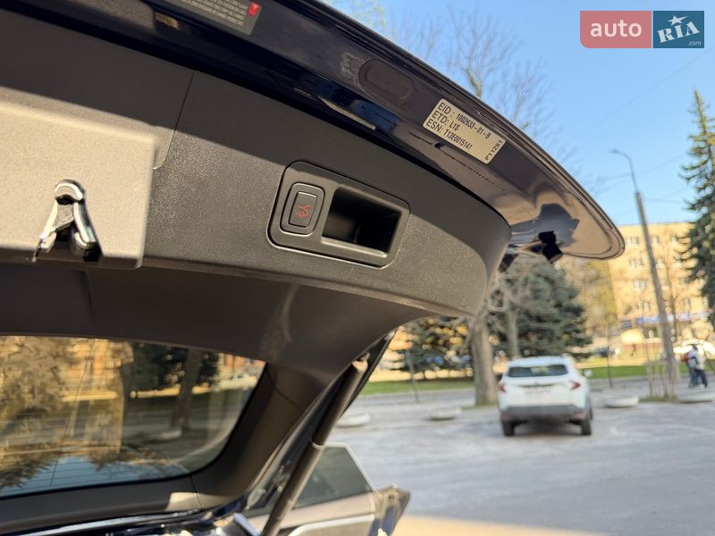 Лифтбек Tesla Model S 2013 в Днепре
