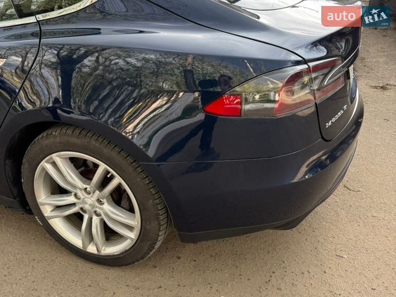 Ліфтбек Tesla Model S 2013 в Одесі