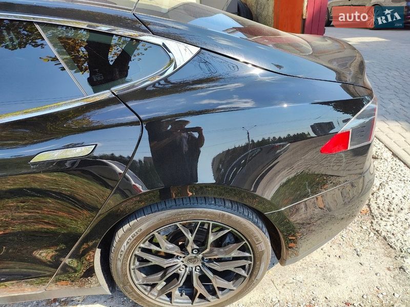 Лифтбек Tesla Model S 2014 в Львове