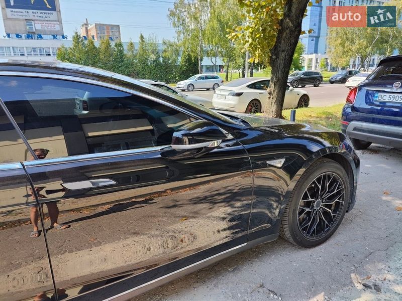 Лифтбек Tesla Model S 2014 в Львове