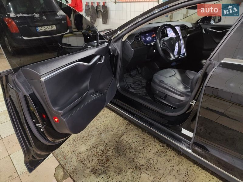 Лифтбек Tesla Model S 2014 в Львове