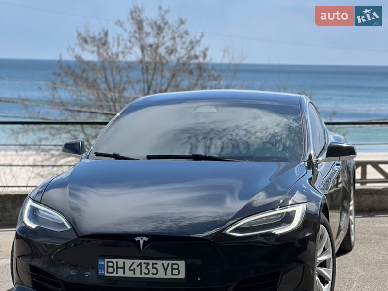Ліфтбек Tesla Model S 2017 в Одесі