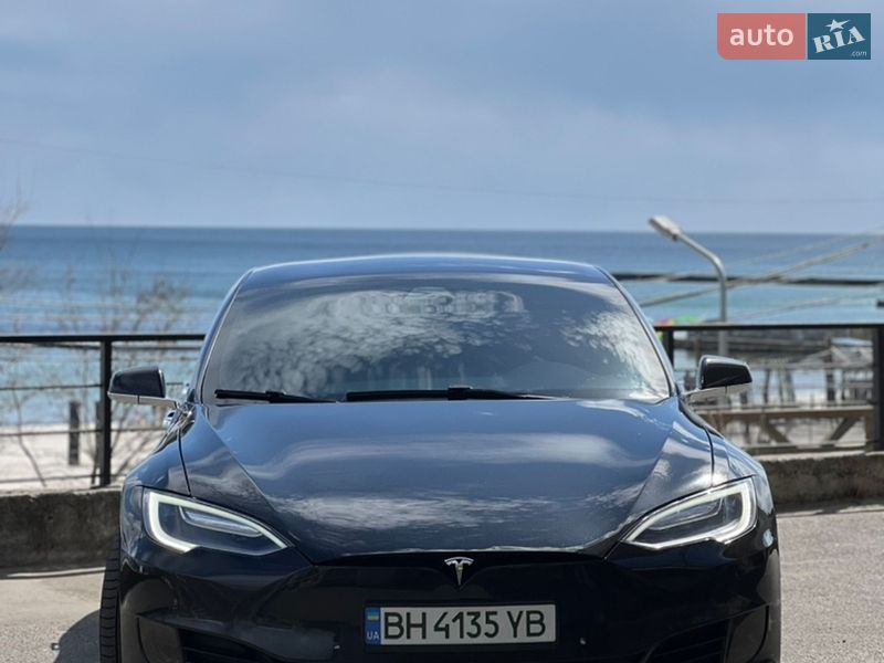 Ліфтбек Tesla Model S 2017 в Одесі